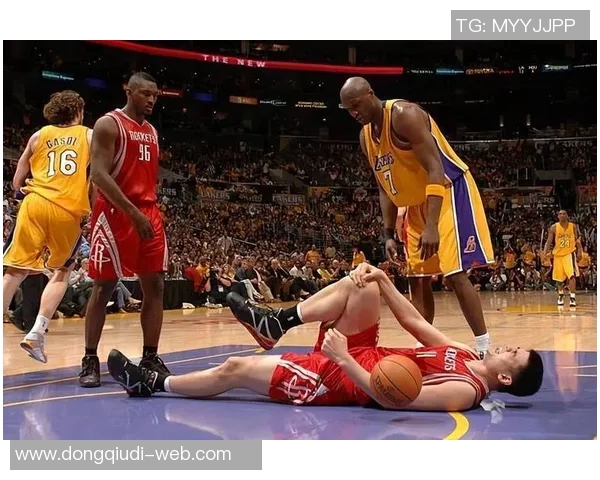 姚明满脸愁容背后的故事与篮球生涯的艰辛历程探讨