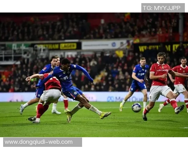 足总杯激战尤文图斯大胜巴萨红牌事件引发全场热议