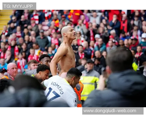 英超激战:拜仁狂胜热刺四球零封补时进球点燃全场激情 英超激战:拜仁狂胜热刺四球零封补时进球点燃全场激情